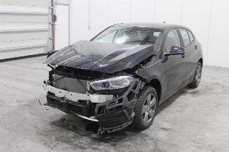Damaged car BMW 1-serie 118 2022/11