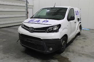 damaged passenger cars Toyota ProAce CITY 2021/10