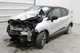damaged passenger cars Renault Captur  2018/12