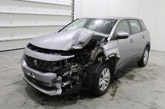 Damaged car Peugeot 5008  2021/9