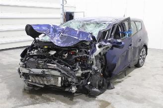 damaged passenger cars Renault Scenic  2019/5