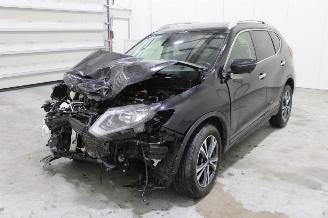 damaged passenger cars Nissan X-Trail  2019/2