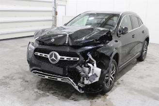 damaged passenger cars Mercedes GLA 250 2022/9