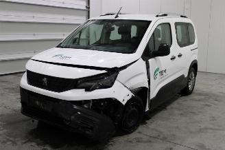 damaged passenger cars Peugeot Rifter  2019/3