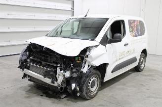 damaged passenger cars Peugeot Partner  2022/3