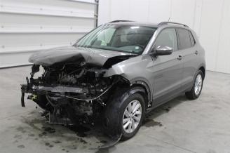 damaged passenger cars Volkswagen T-Cross  2020/6