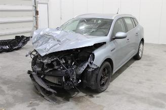 uszkodzony samochody osobowe Renault Mégane Megane 2021/9
