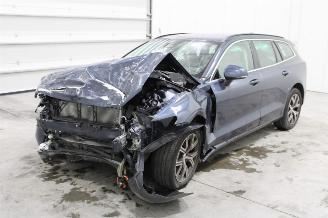Voiture accidenté Volvo V-60 V60 2022/9