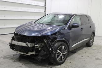 damaged passenger cars Peugeot 5008  2019/1