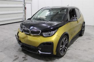 Vaurioauto  passenger cars BMW i3  2021/3