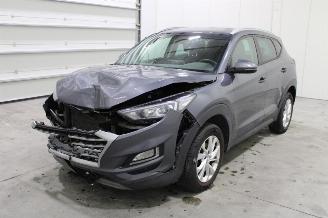 damaged passenger cars Hyundai Tucson  2019/2