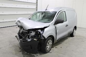 damaged passenger cars Renault Express  2023/11