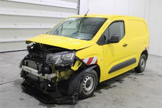 Damaged car Peugeot Partner  2020/1