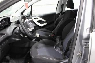 Peugeot 208  picture 10