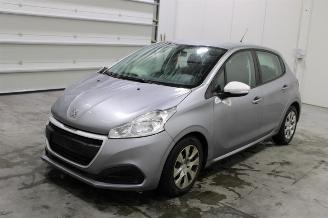 Vaurioauto  passenger cars Peugeot 208  2019/7