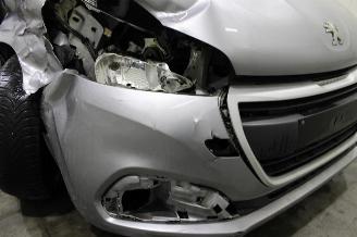 Peugeot 208  picture 6