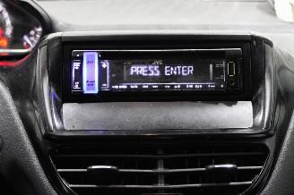 Peugeot 208  picture 13