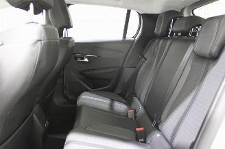 Peugeot 208  picture 11