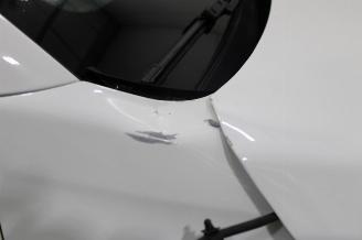 Peugeot 208  picture 18