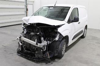 Vaurioauto  passenger cars Toyota ProAce CITY 2021/9