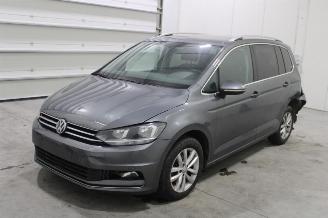 Vaurioauto  passenger cars Volkswagen Touran  2019/2