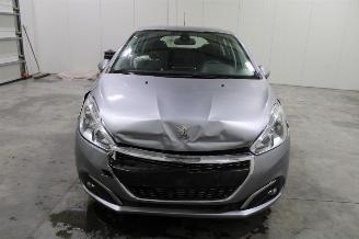 Peugeot 208  picture 6