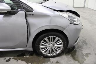 Peugeot 208  picture 7