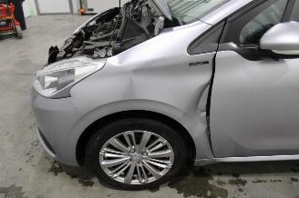 Peugeot 208  picture 5