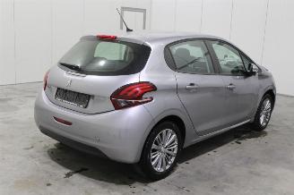 Peugeot 208  picture 3