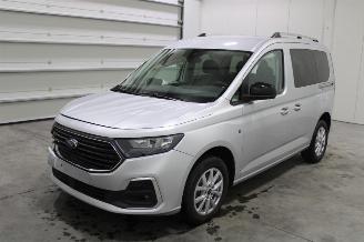 damaged passenger cars Ford Tourneo Connect  2022/8