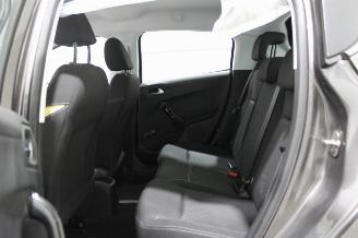 Peugeot 208  picture 10