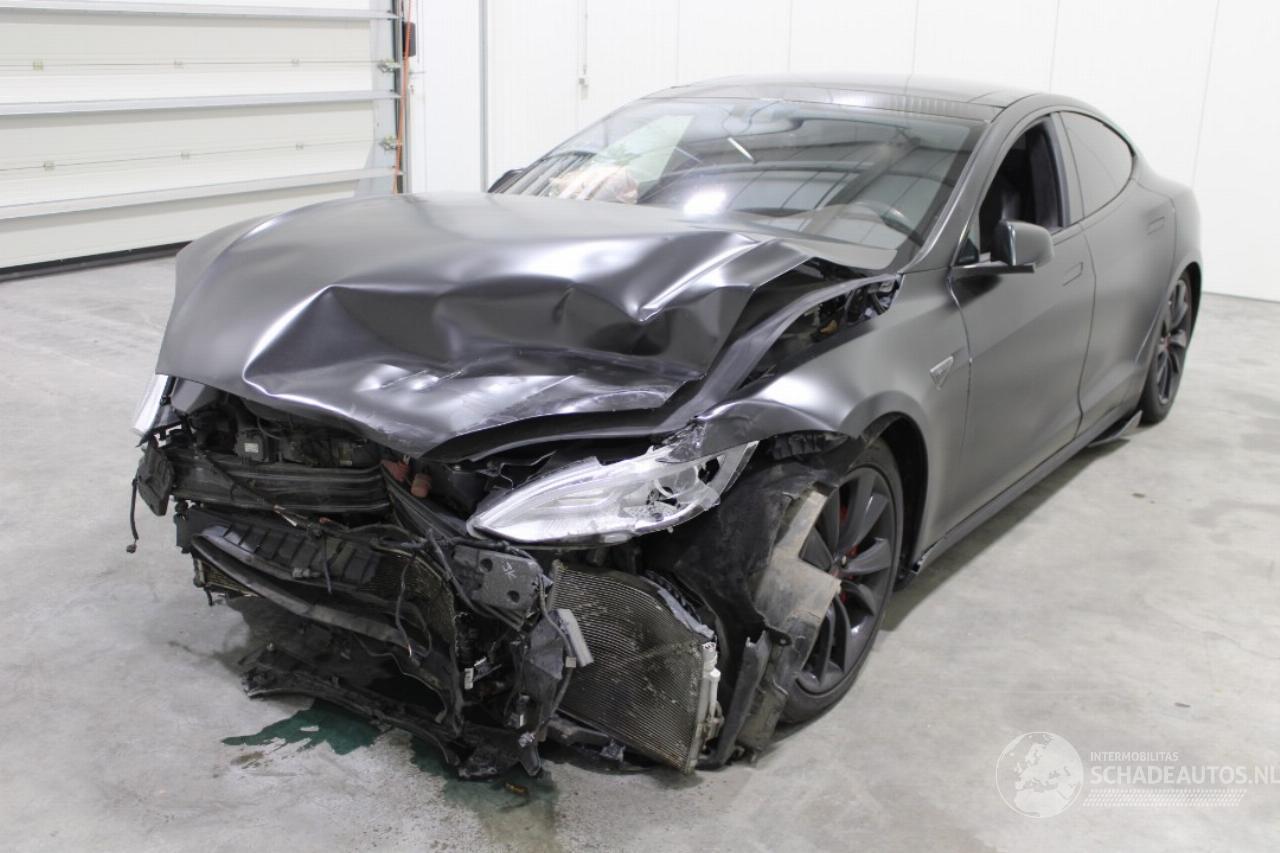 Tesla Model S 