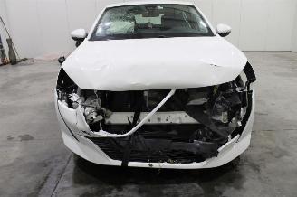 Peugeot 208  picture 6