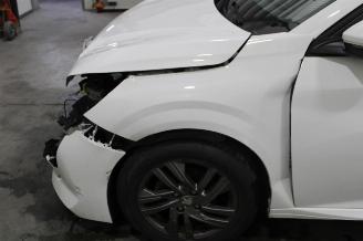 Peugeot 208  picture 5
