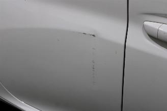 Peugeot 208  picture 8