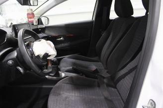 Peugeot 208  picture 11