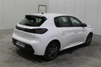 Peugeot 208  picture 3