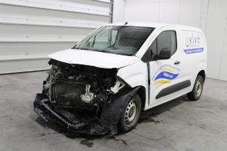 Vaurioauto  passenger cars Peugeot Partner  2022/9