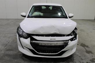 Peugeot 208  picture 6