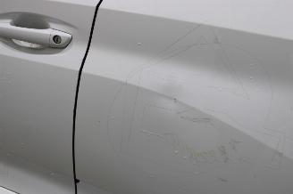 Peugeot 208  picture 8