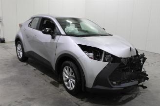 Toyota C-HR  picture 2