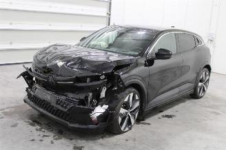 damaged passenger cars Renault Mégane Megane 2024/9
