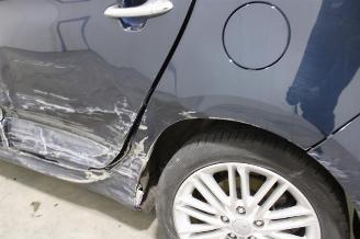 Kia Carens  picture 8