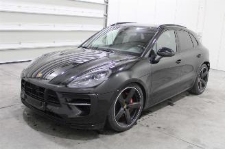 Damaged car Porsche Macan  2021/2
