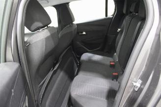 Peugeot 208  picture 11