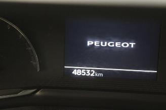 Peugeot 208  picture 12