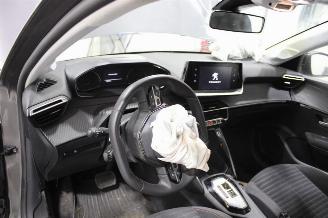 Peugeot 208  picture 9