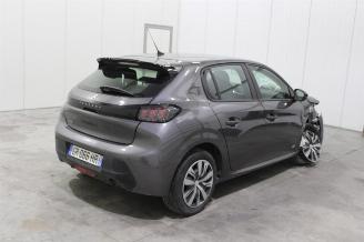 Peugeot 208  picture 3