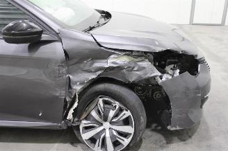 Peugeot 208  picture 6