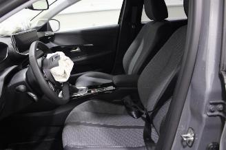 Peugeot 208  picture 10